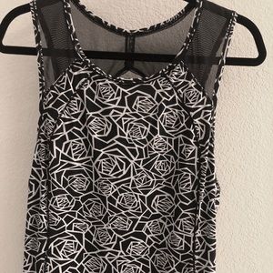LuLuLemon Sculpt Tank Black and White Roses